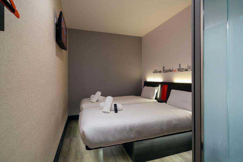 Twin Room - No Window image 4