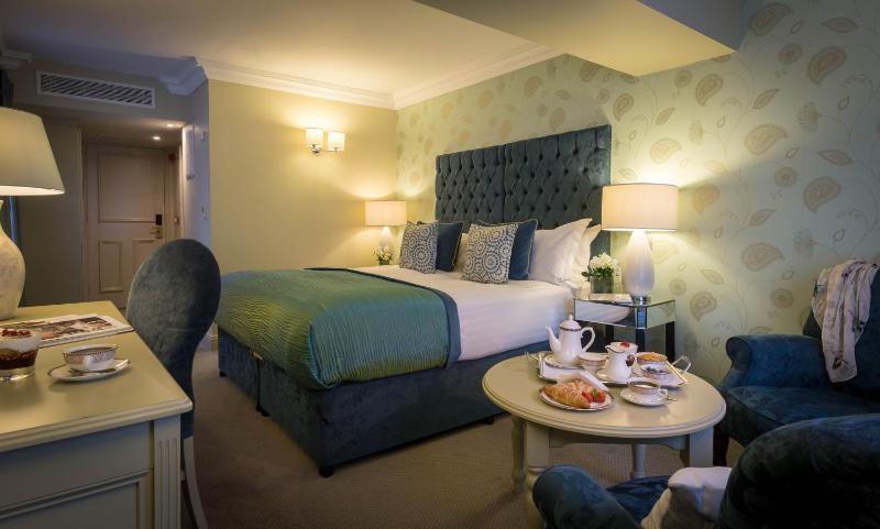 Deluxe Double or Twin Room image 3