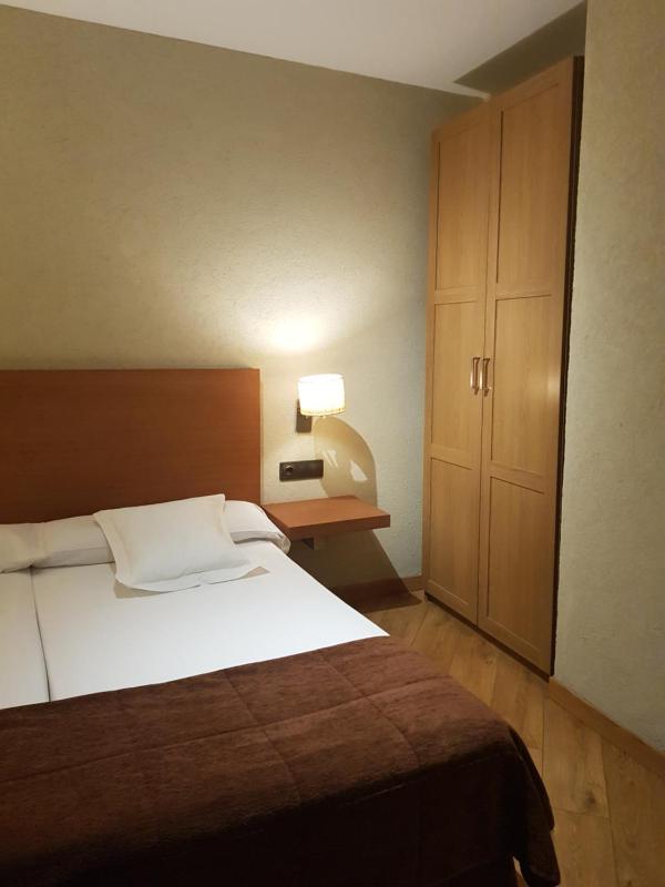 Budget Twin Room image 2