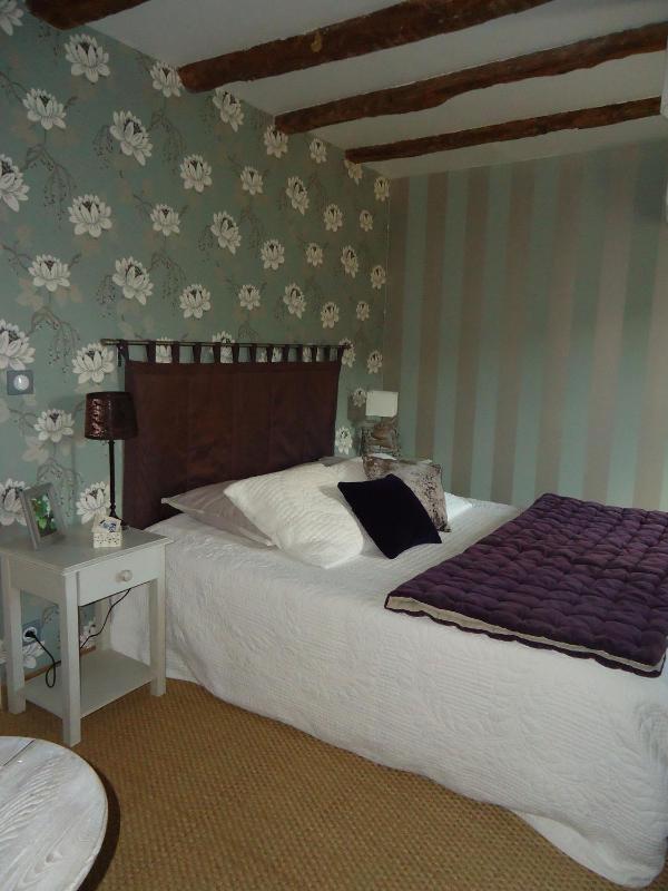 Standard Double Room image 3