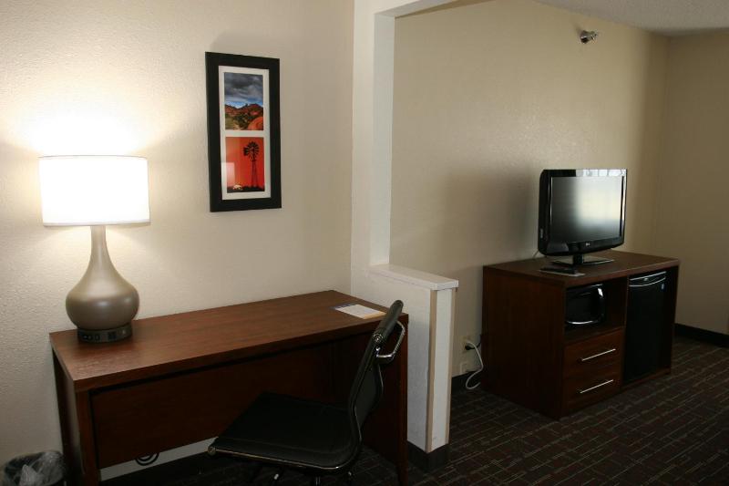 King Suite - Accessible/Non-Smoking image 4