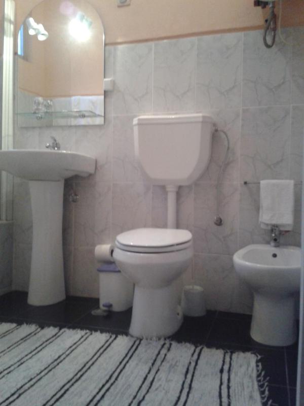 Lira Guest House B&B - image 10
