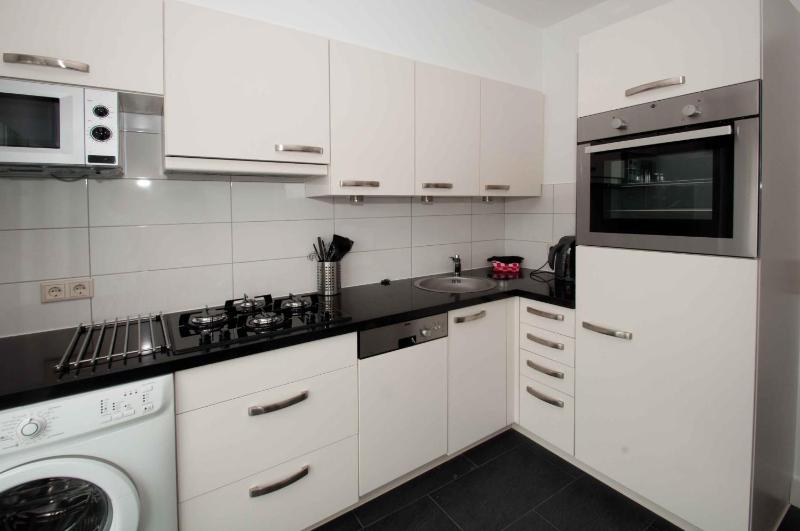 Comfort One-Bedroom Apartment image 2