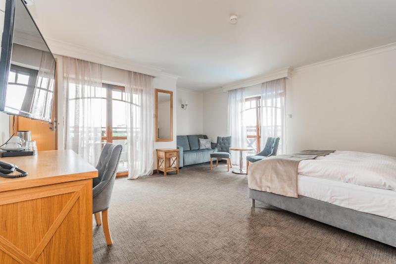 Deluxe Double Room with Balcony image 3