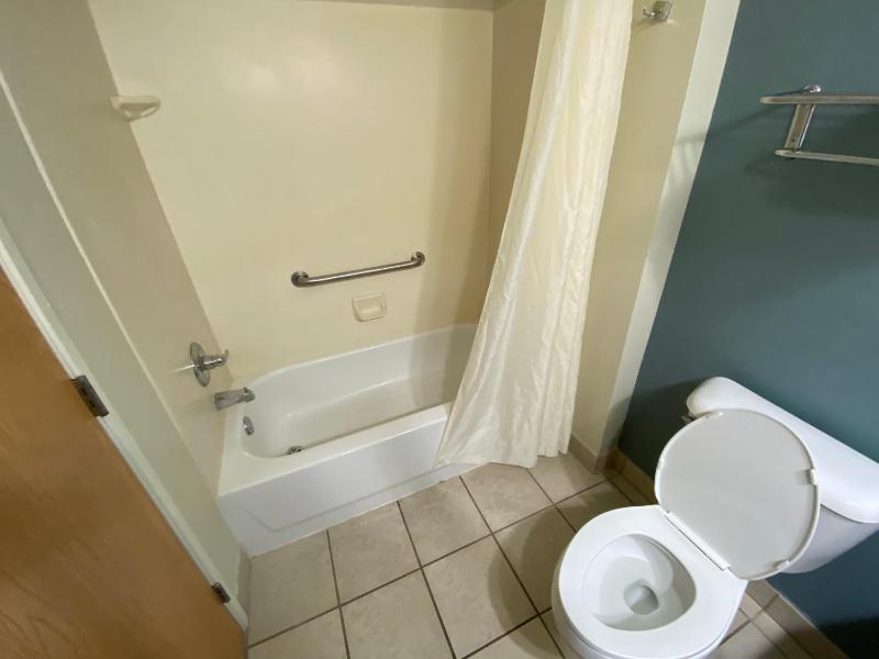 King Room - Non-Smoking image 2