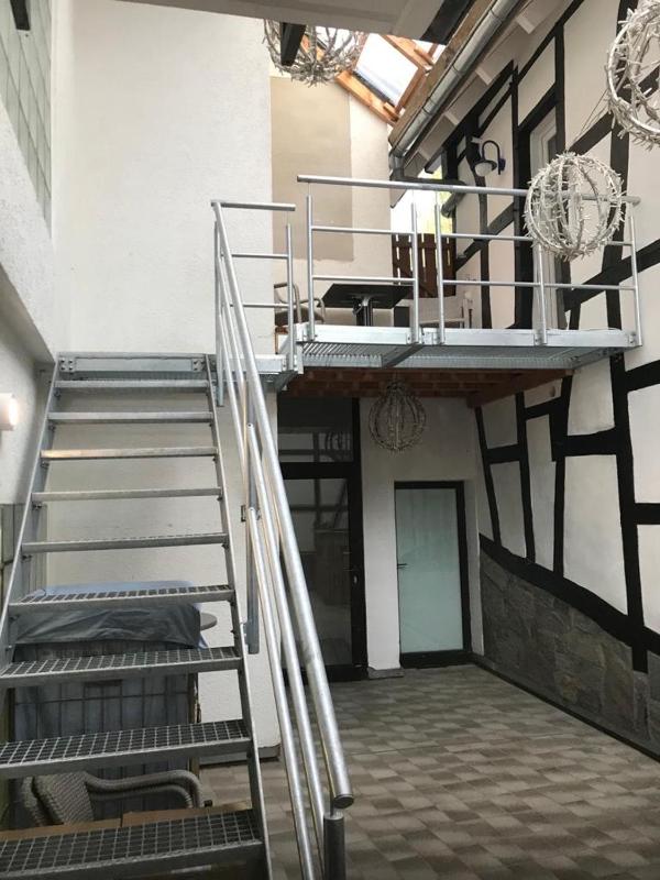 Studio with Balcony image 3