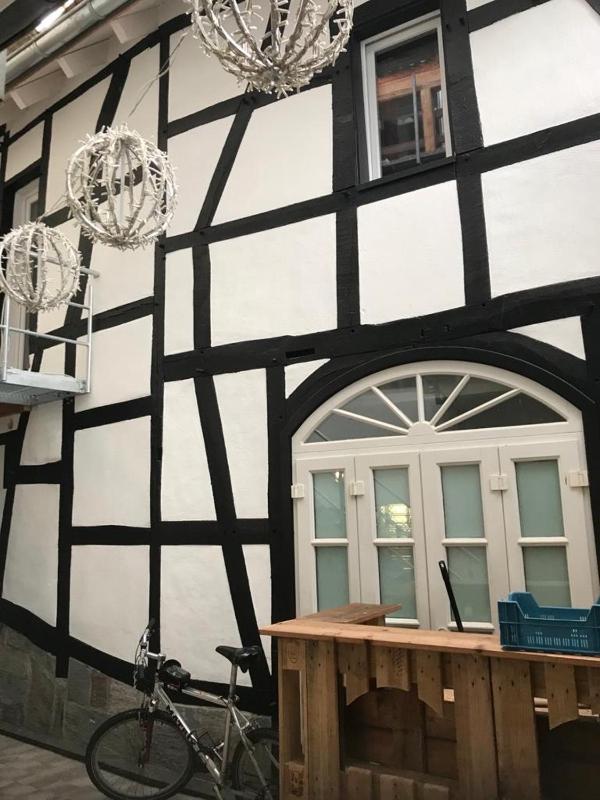 Studio with Balcony image 2