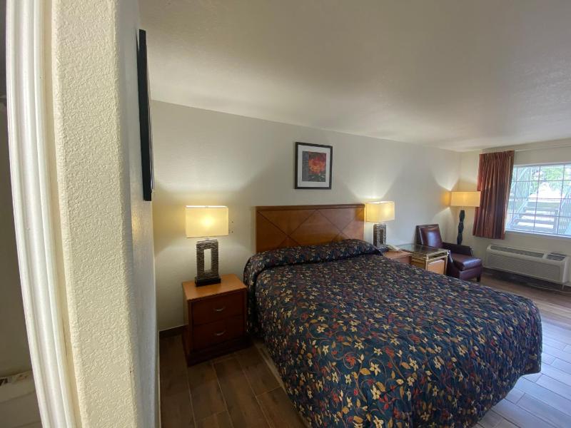 King Room image 2