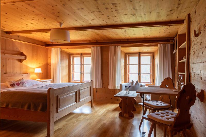 Large Romantic Room image 2
