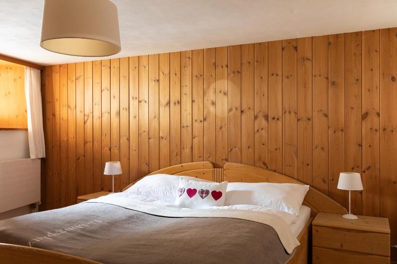 Small Romantic Double Room image 2