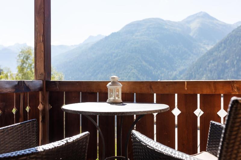 Double Room with Balcony image 4