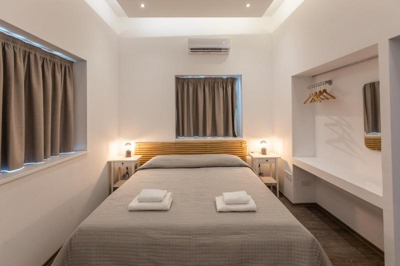 Rooms - Unique staying in Paphos Centre - image 10