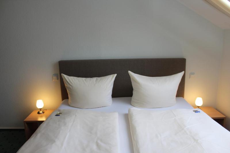 Double Room image 3