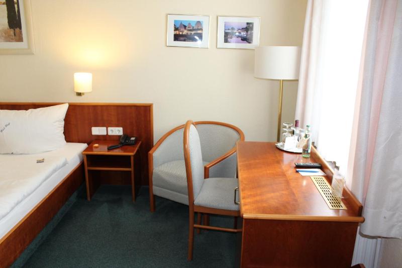Double Room image 4