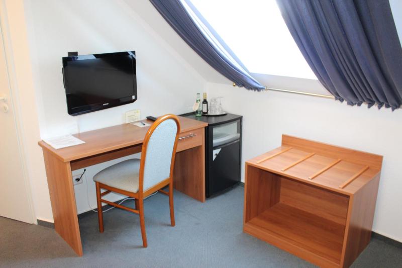 Single Room image 2