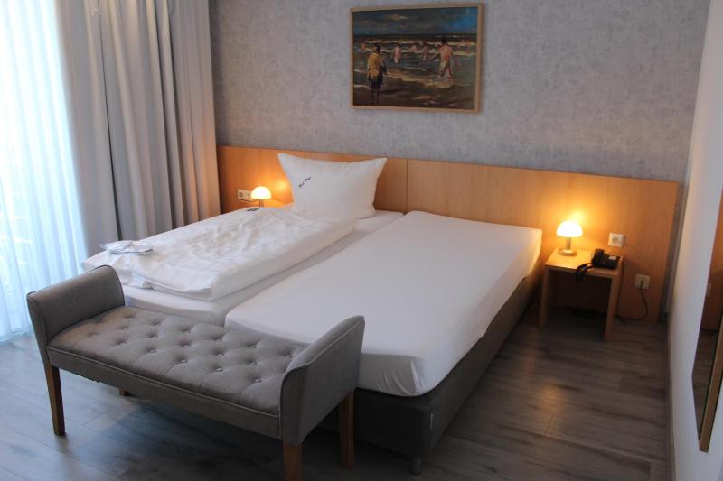 Budget Double Room image 3