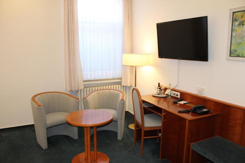 Budget Double Room image 2