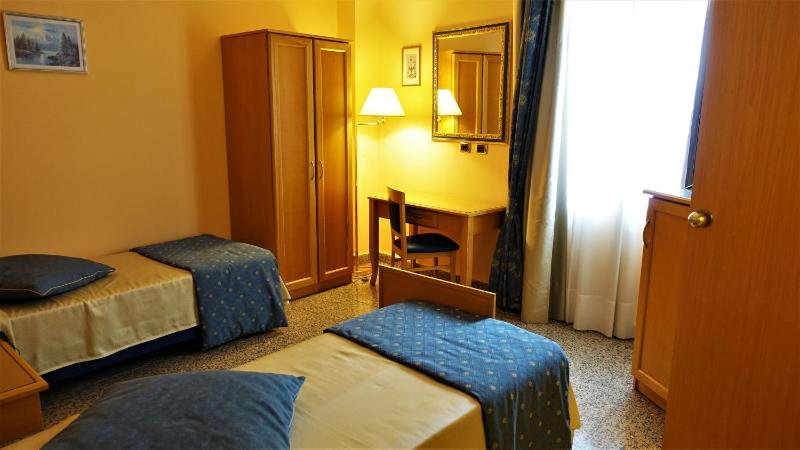 Twin Room with Shower image 1