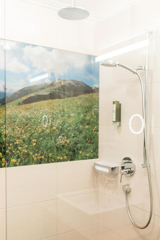 Standard Double or Twin Room with Street View image 2