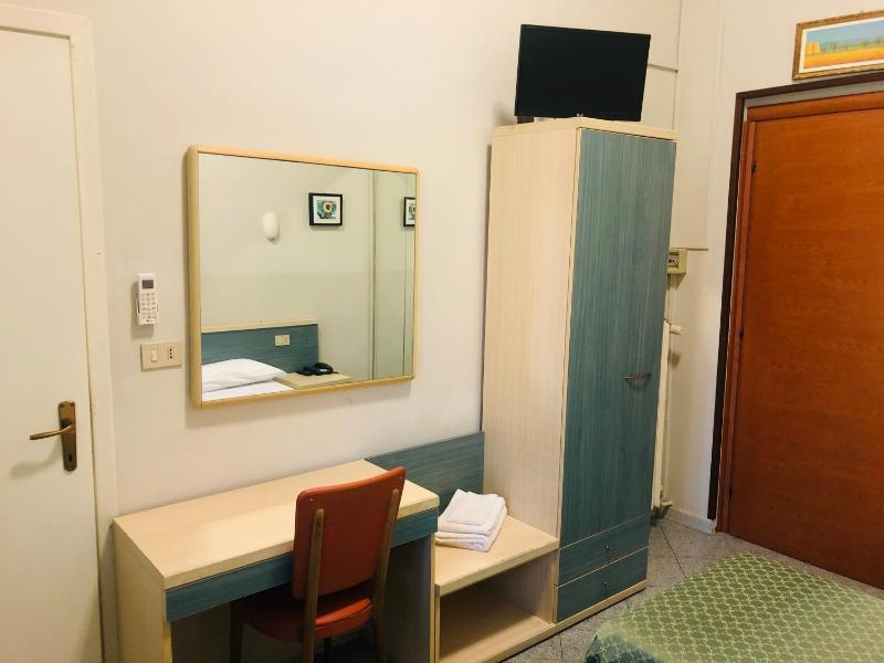 Deluxe Twin Room image 2