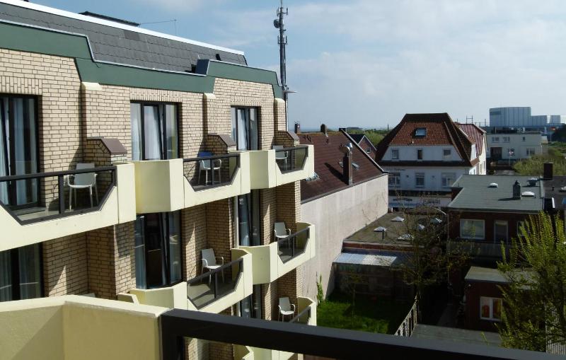 Double Room with Balcony image 2