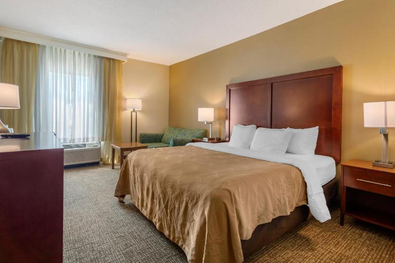 King Room - Accessible/Non-Smoking image 3