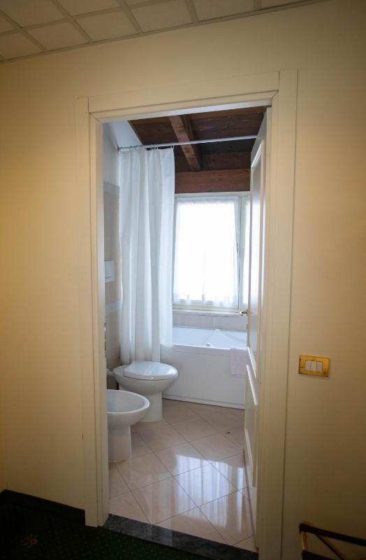 Double or Twin Room image 3