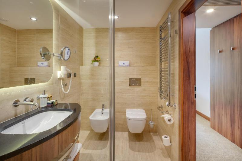 Premium Suite with Wellness Access image 1