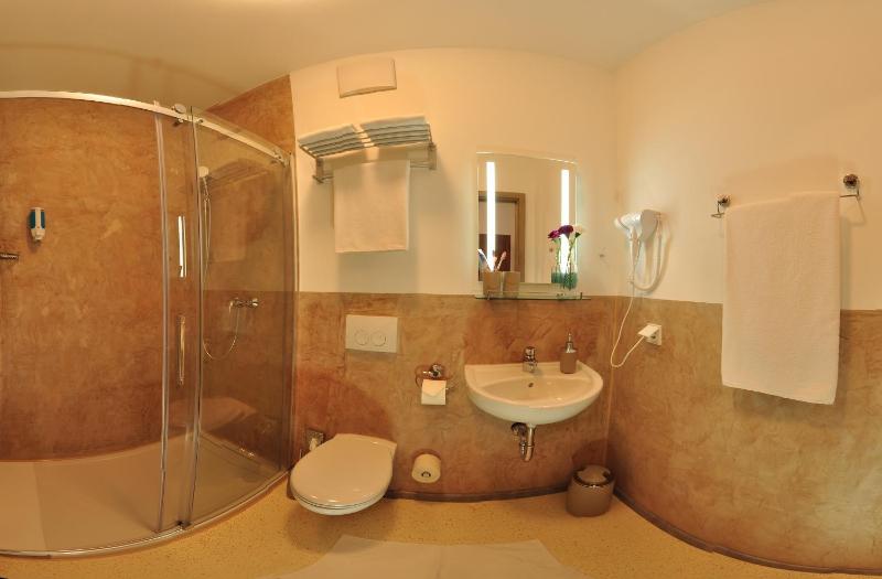 Standard Single Room image 3