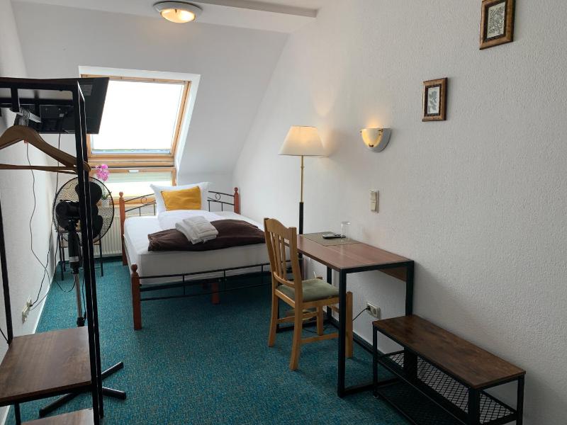 Single Room image 4