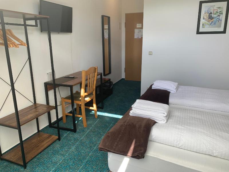 Standard Double Room image 4