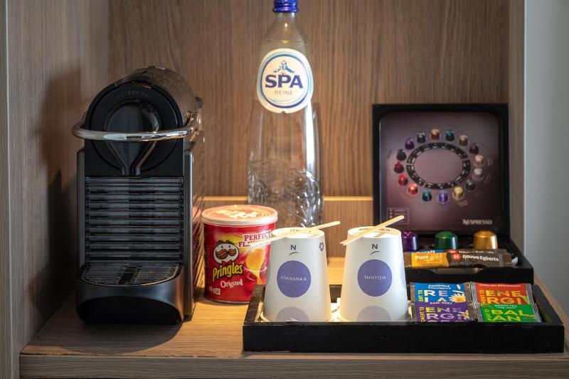 Executive Room with Double Bed and Sofa image 4