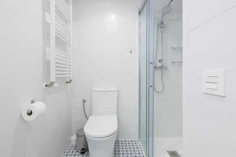 NEW Gorgeous Central Apartment - Beachfront - 3 BD - image 33