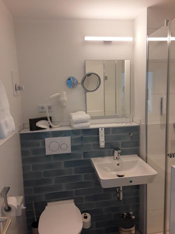 Standard Double Room in annex image 4