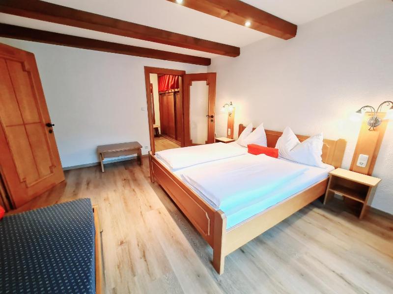 One-Bedroom Apartment image 3