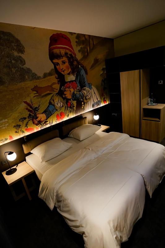 Standard Double Room image 4