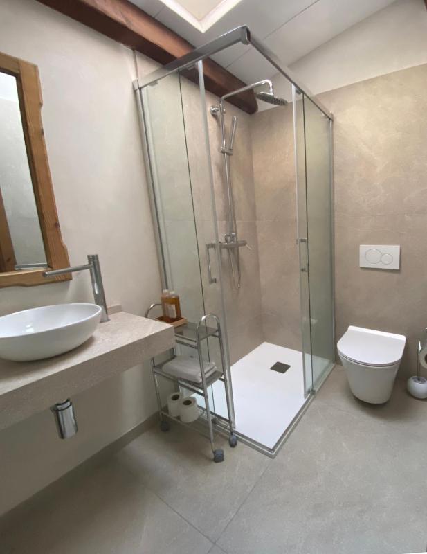 Classic Double Room image 3