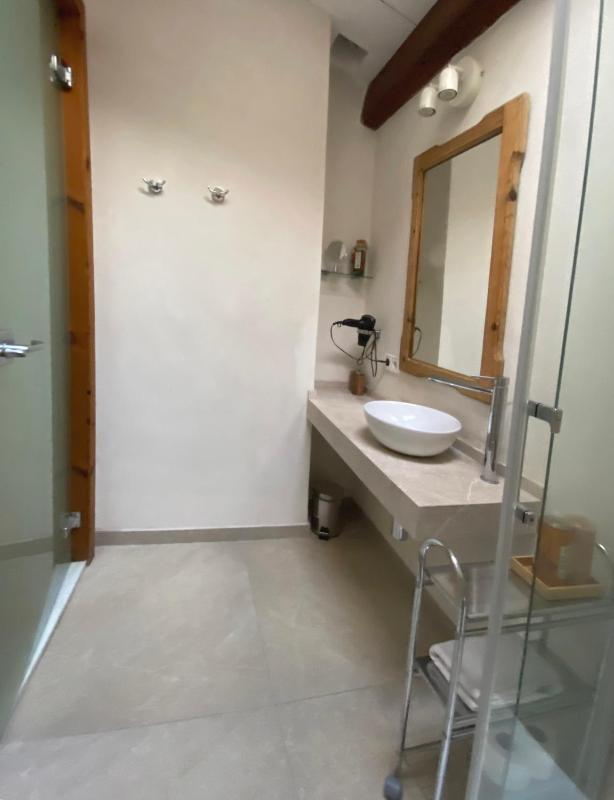 Classic Double Room image 2
