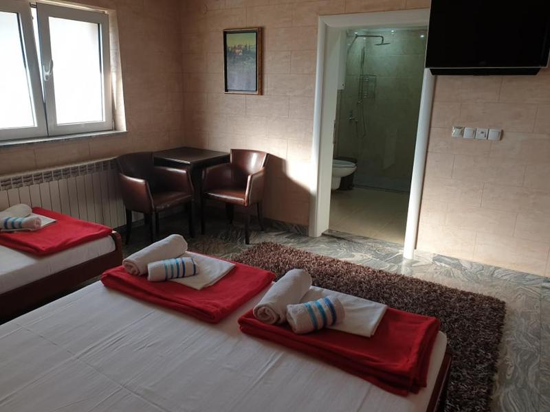 Deluxe Twin Room image 3