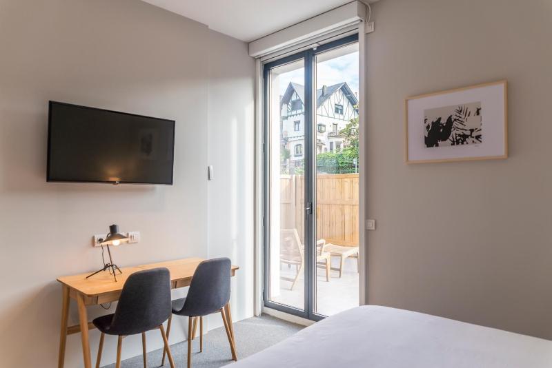 King Room with Balcony and Garden Views image 1