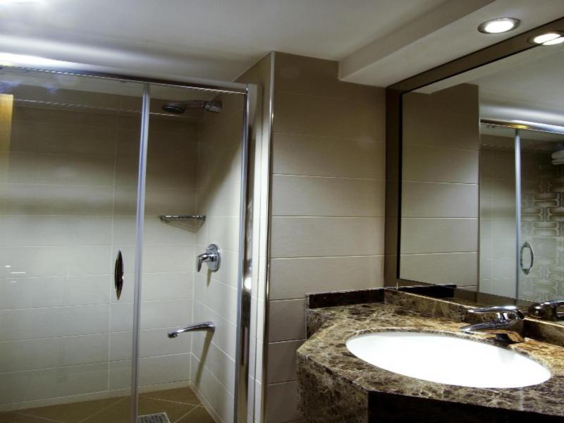 Double or Twin Room image 3