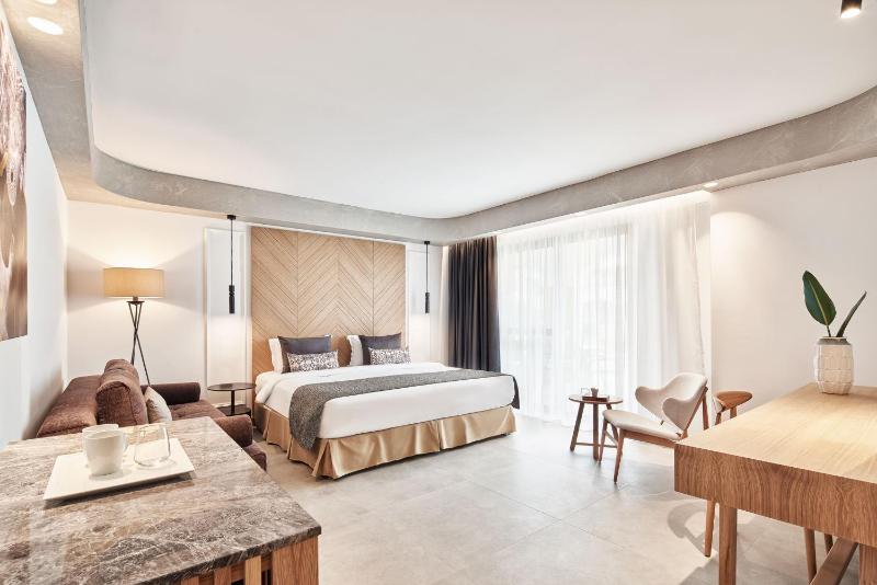 Double Room with Sea View image 1