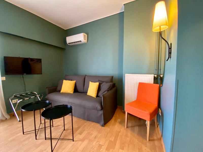 Family Room image 3