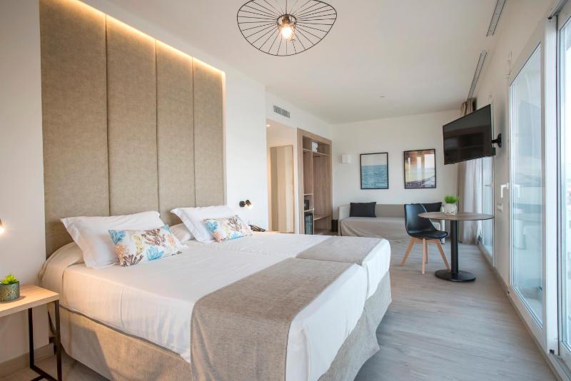 Junior Suite with Sea View image 1