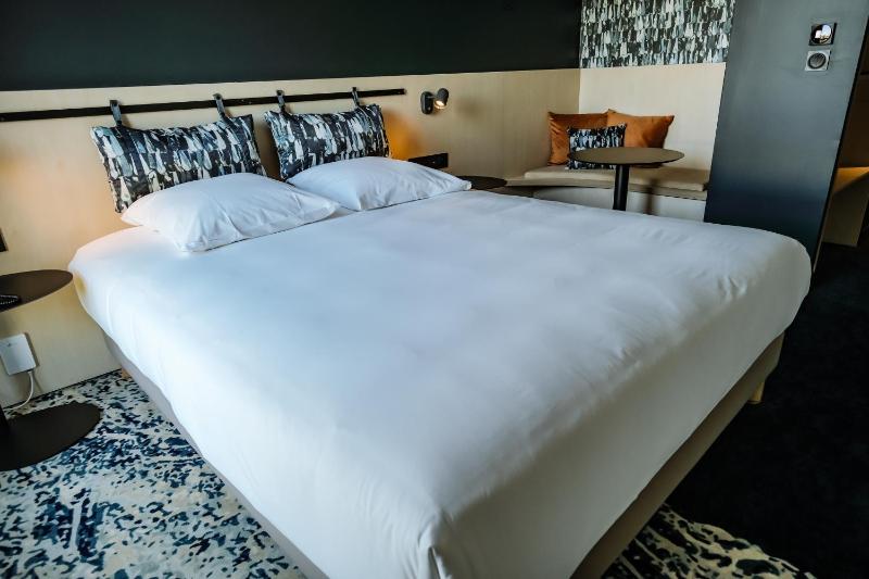 Standard Double Room image 3