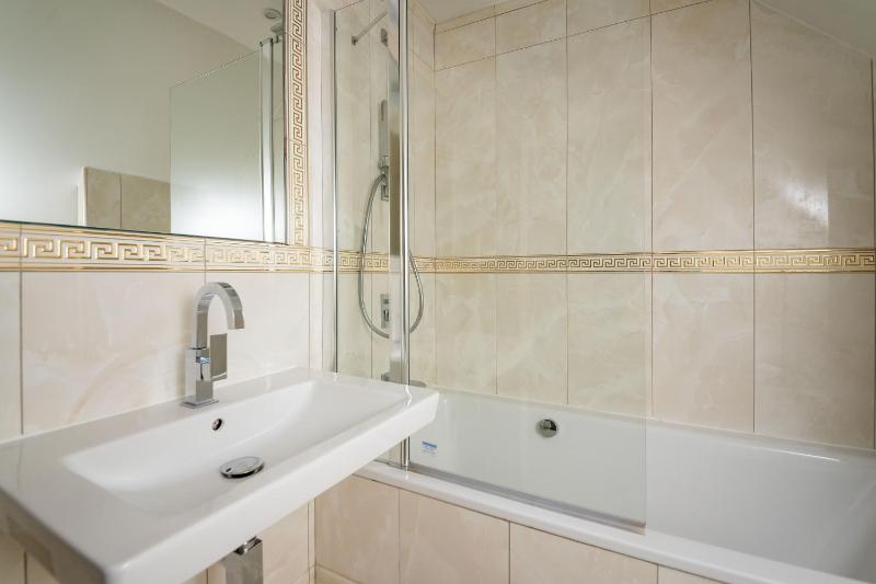 Superior Double Room image 4