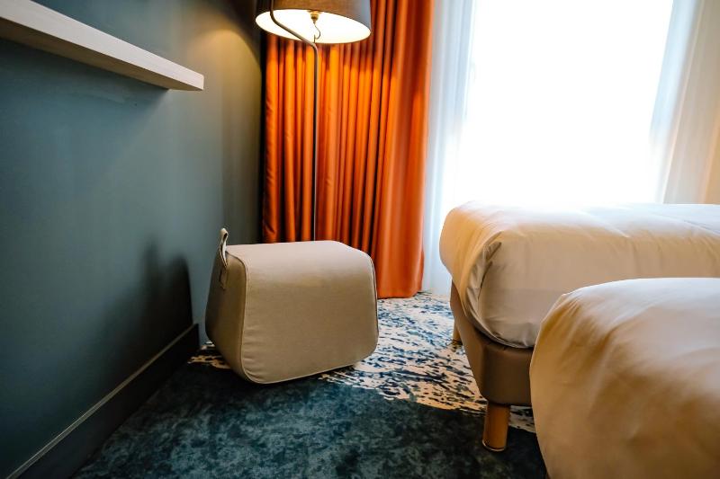 Standard Twin Room image 2