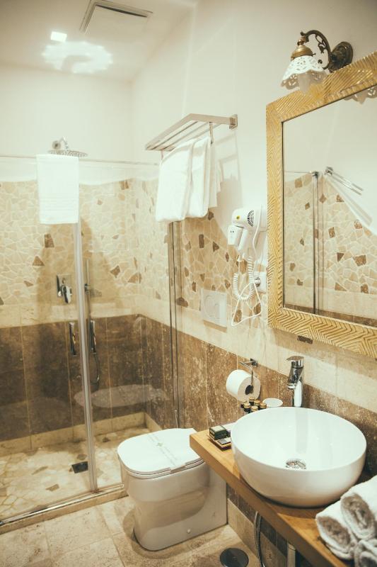 Deluxe Triple Room image 4