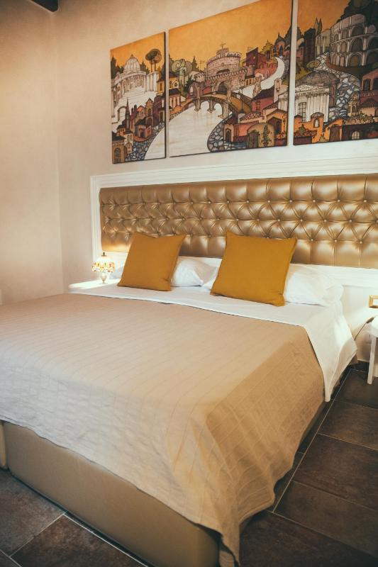 Deluxe Triple Room image 2
