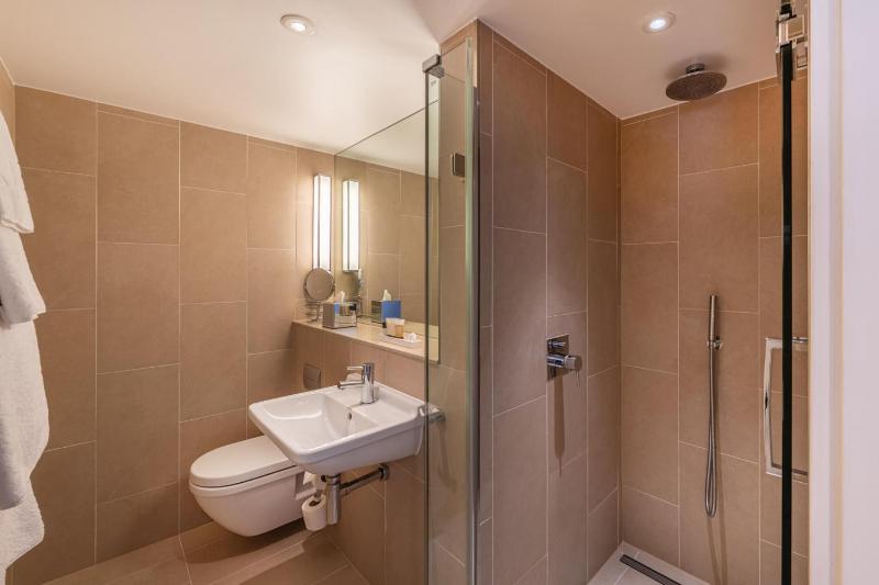 Small Double Room image 3